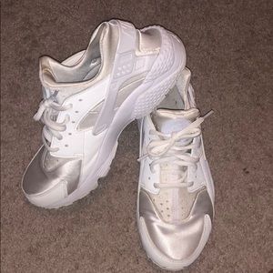 Women size 10 Nike huaraches